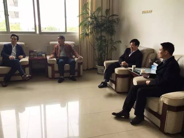 東方龍商務(wù)陪同新能源充電樁投資選址項(xiàng)目方考察余江縣工業(yè)園區(qū) 東方龍商務(wù)陪同新能源充電樁投資選址項(xiàng)目方考察余江縣工業(yè)園區(qū)