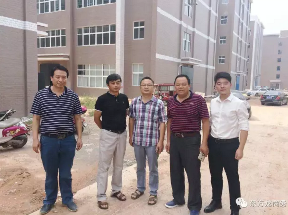 陪同金銀花種植深加工投資選址項目方考察湖南慈利縣,達成合作共識,三方共同簽訂投資意向協(xié)議 陪同金銀花種植深加工投資選址項目方考察湖南慈利縣,達成合作共識,三方共同簽訂投資意向協(xié)議