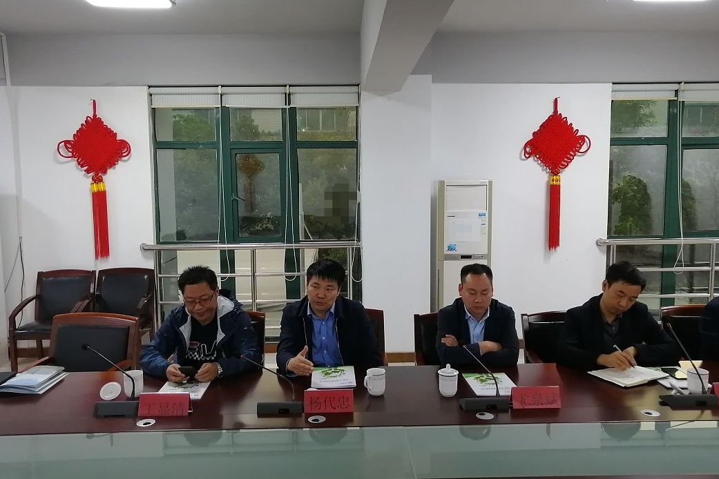 陪同政府園區(qū)赴綠色建材投資選址項(xiàng)目方對(duì)接考察，加快建材行業(yè)健康發(fā)展