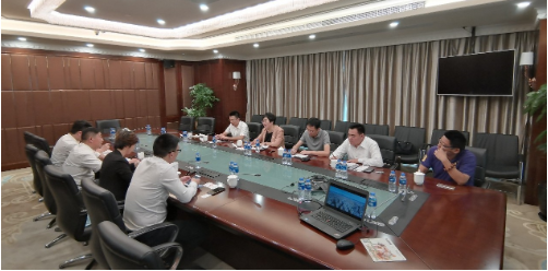 陪同政府園區(qū)前往高端商業(yè)綜合體投資選址項(xiàng)目對接考察，推動(dòng)商業(yè)整合化