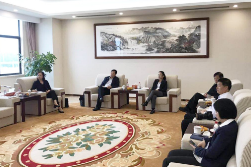 陪同政府園區對接考察高端包裝戶外型材投資選址項目，深化對接合作，推進項目加快落地