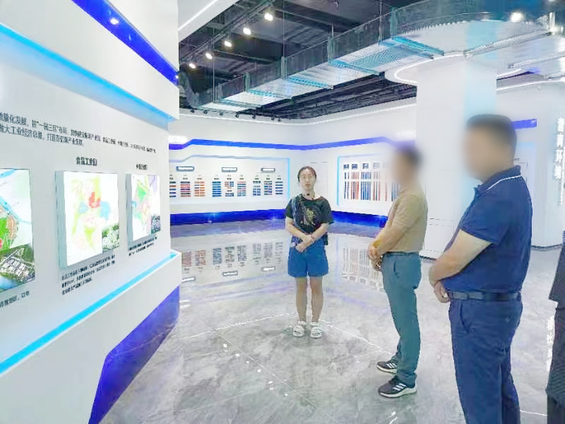 細(xì)分行業(yè)龍頭企業(yè)！光源顯示材料投資選址項(xiàng)目方考察四川某地方政府