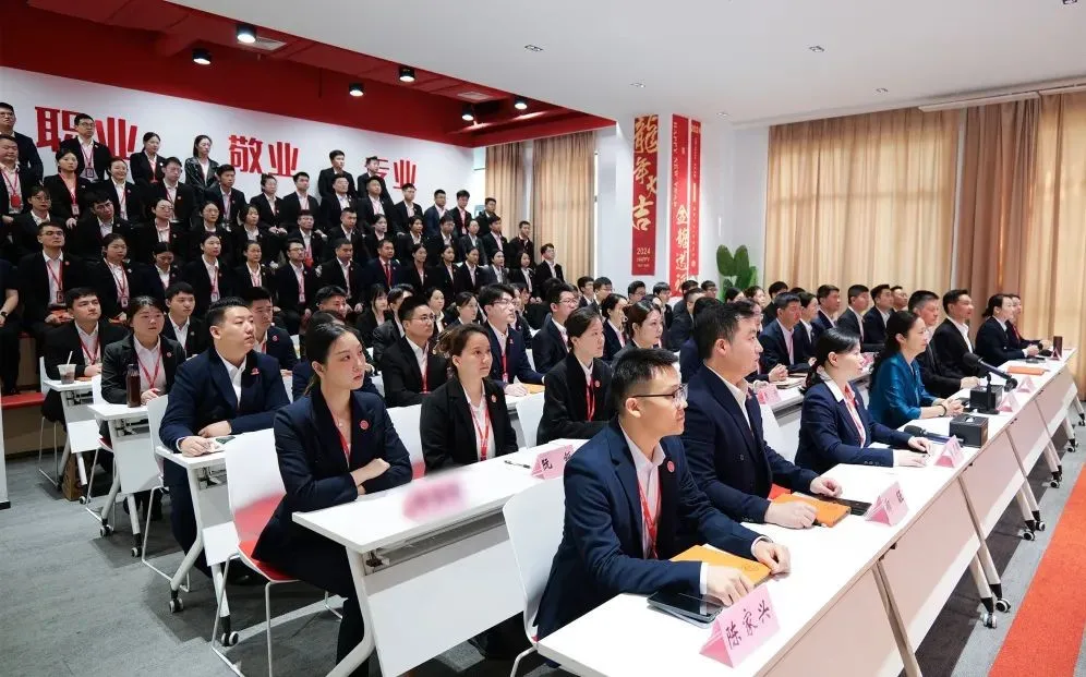上海東方龍商務(wù)集團(tuán)舉行“沖刺三季度”總結(jié)暨“大干100天”競賽動員大會