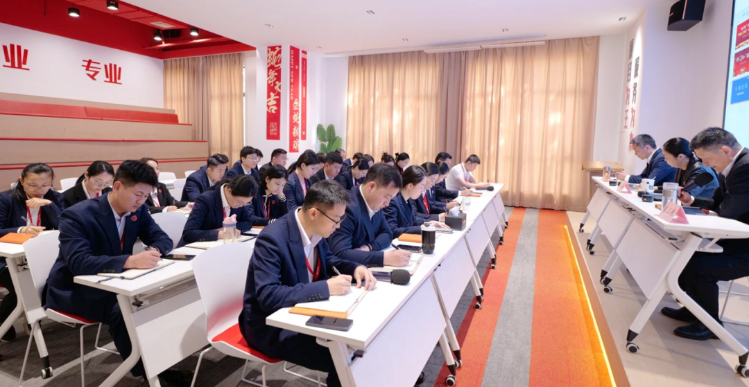 上海東方龍商務集團召開一季度干部會議，剖析發展現狀，明確“奔跑二季度”沖刺方向